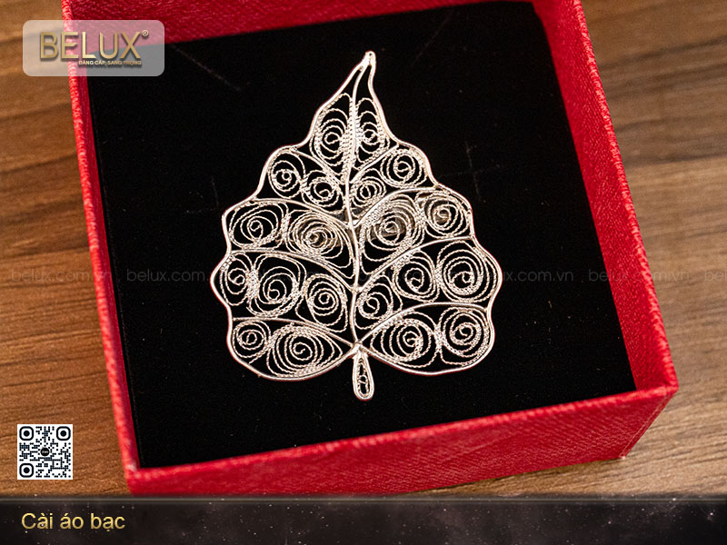 Hoa cài áo bằng bạc mẫu 3